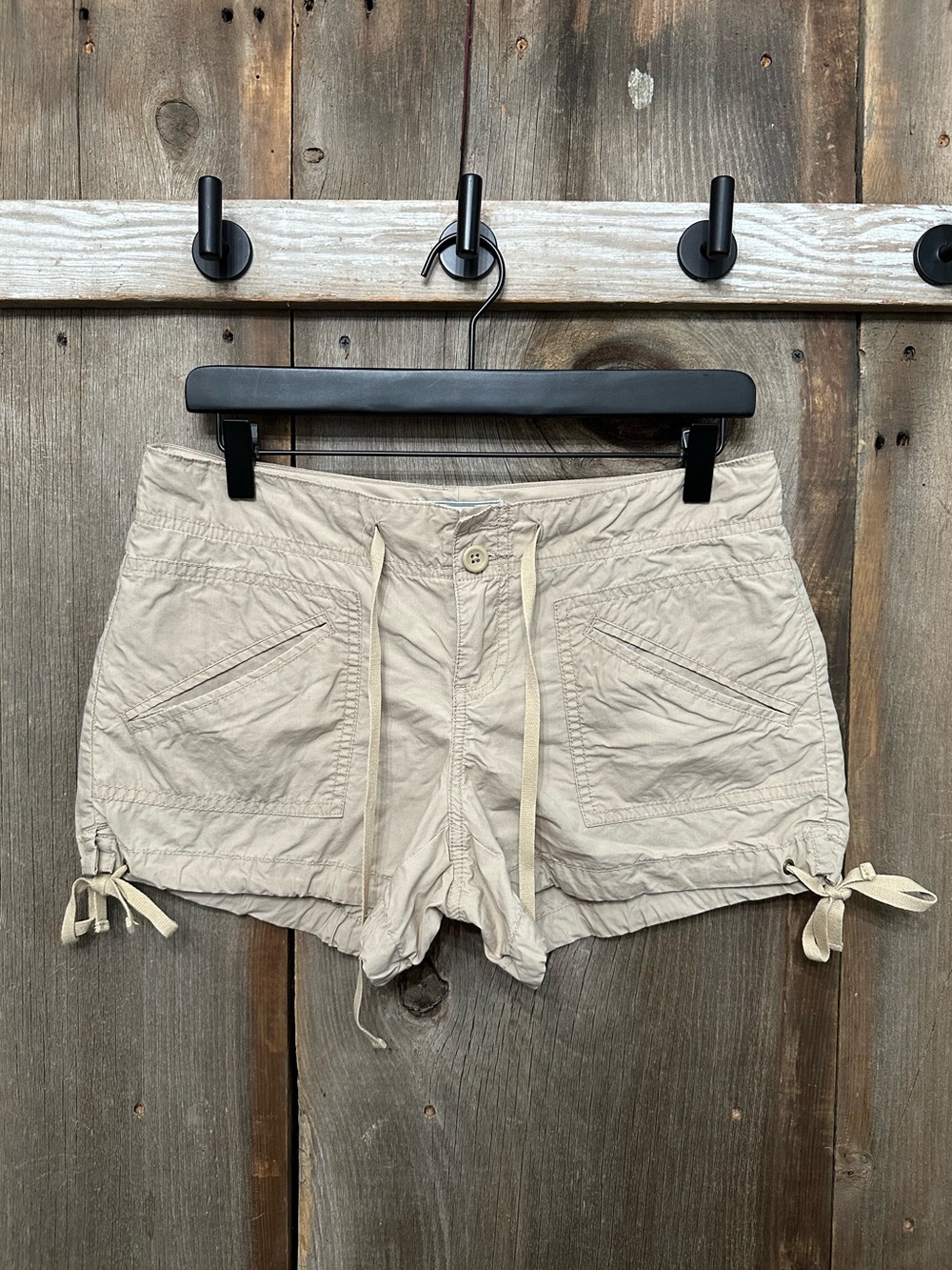 2004 Old Navy Y2K Low Rise Short Shorts in Tan Size 4